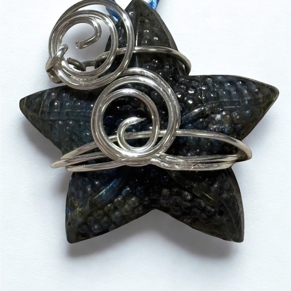 Wire Wrapped Blue Labradorite Starfish Pendant Necklace Handmade - Picture 2 of 3